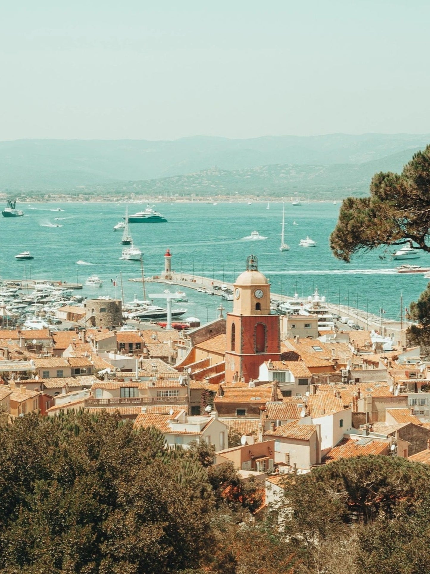 Bougie naturelle sans CMR rappelant une journée calme de à Saint-Tropez
